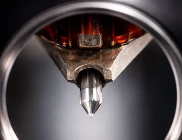 Microscopic laboratory inspection of diamond stylus tip wear